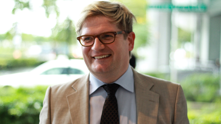 SHENTONISTA-James-Designare_Banker_Editor-UK-Hugo_Boss_Armani_Thomas_Pink_Prada_Gucci_Japanese_GlassesNovember-28-252C-2011-2