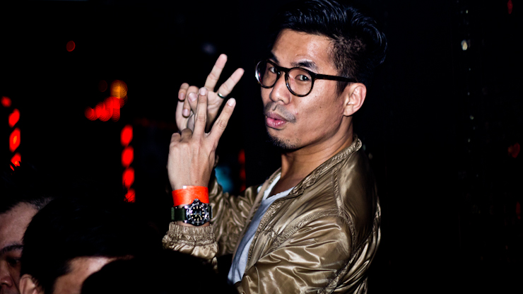 SHENTONISTA-Douglas-Singapore-February-15-2012-3