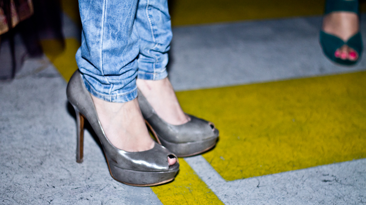 SHENTONISTA-Joanna_-amp-_Friend-Singapore-February-15-2012-3