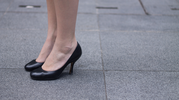 SHENTONISTA-Alissa-Lawyer-England-T.M_Lewin_Jones_Bootmakers_Omega_Camden_Market_Bangkok-April-20-2012-2