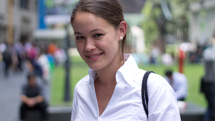 SHENTONISTA-Alissa-Lawyer-England-T.M_Lewin_Jones_Bootmakers_Omega_Camden_Market_Bangkok-April-20-2012-7