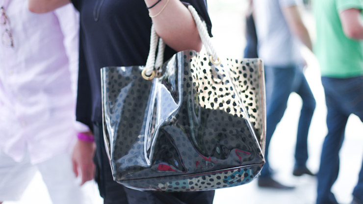 SHENTONISTA-Kosuke-Tourist-Japan-Atsuko-Tourist-Japan-LNA_Chanel_Havaianas-January-3-2013-Guy_Rover_Armani_Exchange_Scott_Olivers_People-January-3-2013-January-03-2013-UNIFORM-4.jp_