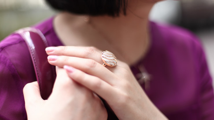 SHENTONISTA-Lisa-Banker-China-DKNY_Christian_Dior_9_West_Lee_Hwa_Rolex_Tiffany-January-25-2013-January-25-2013-UNIFORM-3