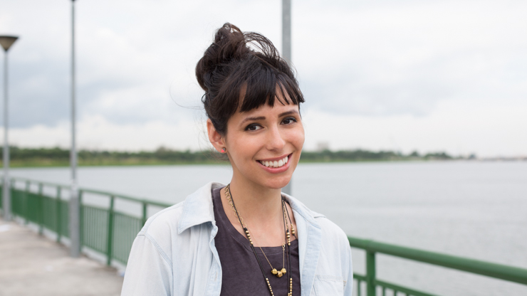 SHENTONISTA-Angela-Editor-San-Francisco-Tshirt_White-Shirt_Madewell-Skirt_Gat-Rimon-Necklace_MarisaHaskell-Shoes_FredaSalvador_May16-252C2013-May-16-252C-2013-UNIFORM-7