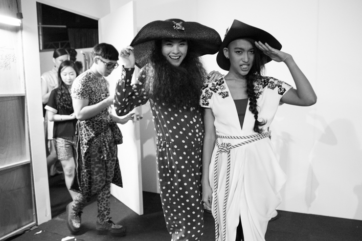 SHENTONISTA-Behind-the-scenes-of-day-3-May-18-2013-UNIFORM-15