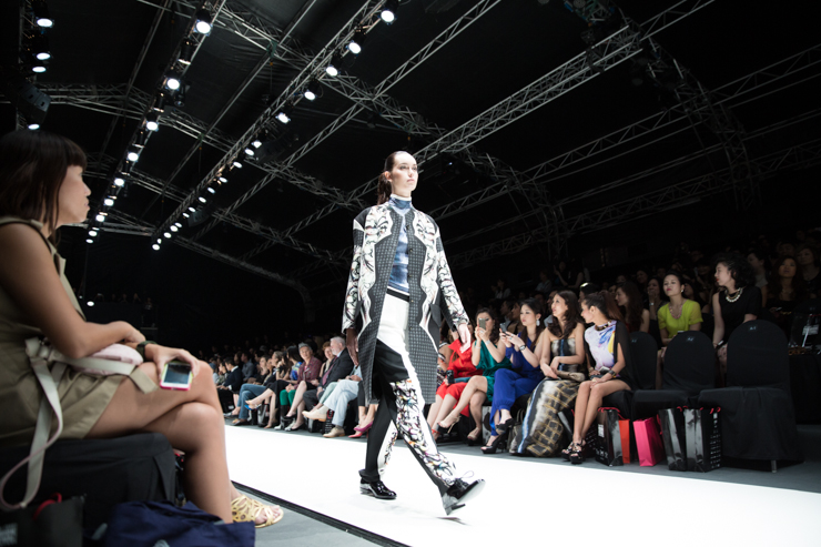 SHENTONISTA-Behind-the-scenes-of-day-3-May-18-2013-UNIFORM-21