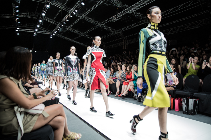 SHENTONISTA-Behind-the-scenes-of-day-3-May-18-2013-UNIFORM-24