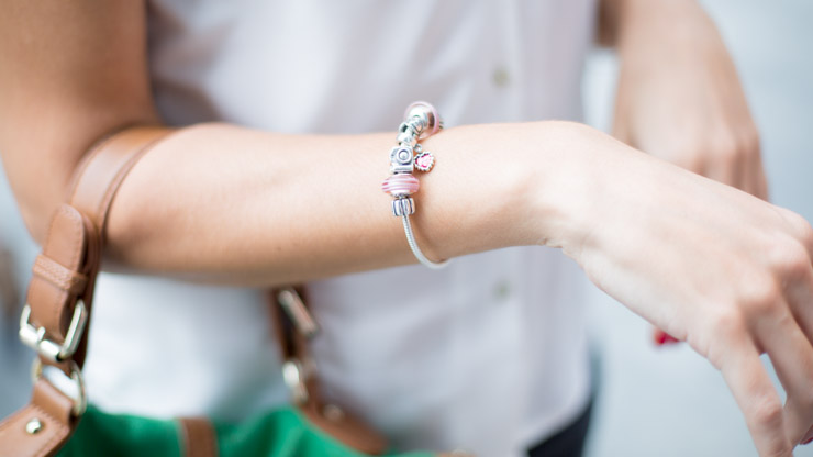 SHENTONISTA-Carine-Product_Manager-France-Top_H-amp-M-Jeans_Levis-Belt_Zara-Bag_Shoes_Paris_Galeries_Lafayette-Bracelet_Pandora-Necklace_Thomas_Sabo-April-9-2013-April-09-2013-UNIF-1