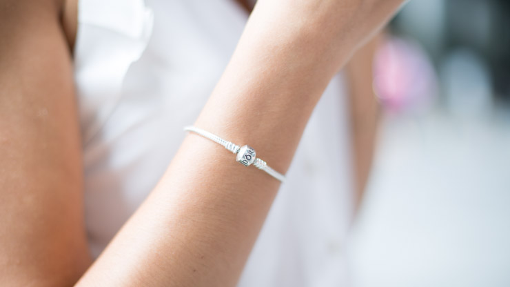 SHENTONISTA-Carine-Product_Manager-France-Top_H-amp-M-Jeans_Levis-Belt_Zara-Bag_Shoes_Paris_Galeries_Lafayette-Bracelet_Pandora-Necklace_Thomas_Sabo-April-9-2013-April-09-2013-UNIF