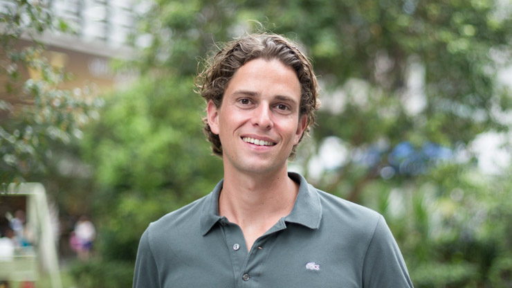 SHENTONISTA-Dirk-Entrepreneur-Amsterdam-Shirt_Lacoste-Pants_Suit_Supply-Sneakers_Your_Turn-Bag_Monocle-August-26-2013-August-26-2013-UNIFORM-5