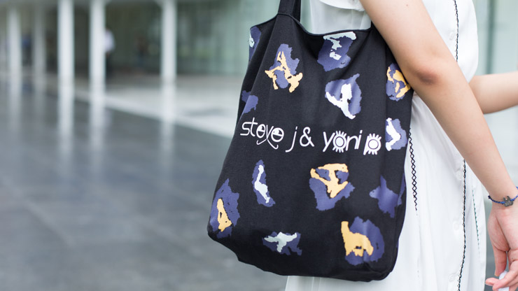 SHENTONISTA-Ji_Eun-Tourist-Korea-Dress_Vintage-Bag_Steve_J_-amp-_Yoni-Watch_Paul_Smith-Shoes_Vintage-Bracelet_Korean_Designer-August-26-2013-August-26-2013-UNIFORM-4