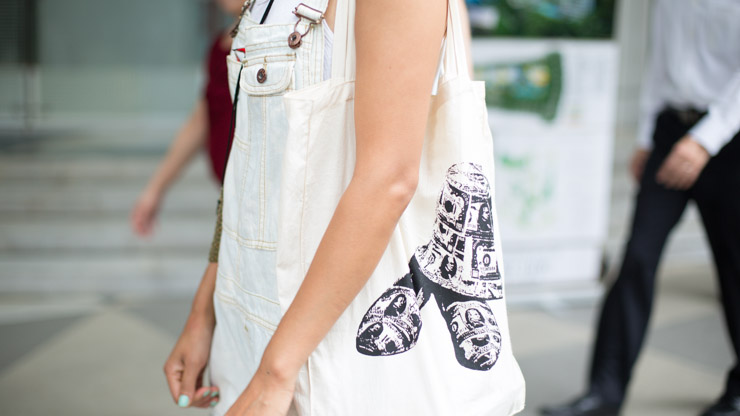 SHENTONISTA-Kieu-Tourist-Amsterdam-Jumper-Second_Hand-Singlet_Old_Navy-Bag_Chinatown-Shoes_Birkenstock-Earrings_DIY-August-26-2013-August-26-2013-UNIFORM-6