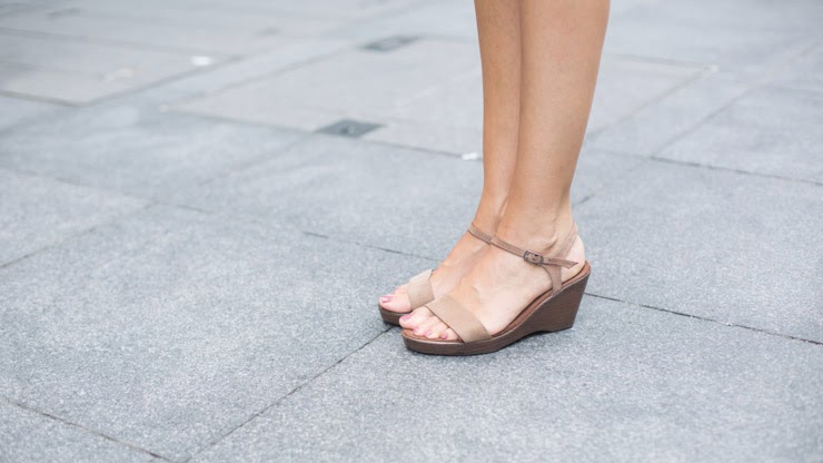 SHENTONISTA-Teresa-Housewife-Spain-Dress_Spain-Bag_Misako-Watch_Breil-Brooch_Handmade-September-20-2013-September-20-2013-UNIFORM-6