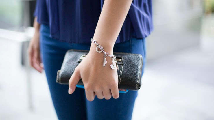 SHENTONISTA-Chloe-Finance_Analyst-Singapore-Top_Zara-Jeans_Topshop-Sandals_Topshop-Wallet_Samantha_Thavasa-Necklace_Chanel-Bracelet_Thomas_Sabo-061213-UNIFORM-3