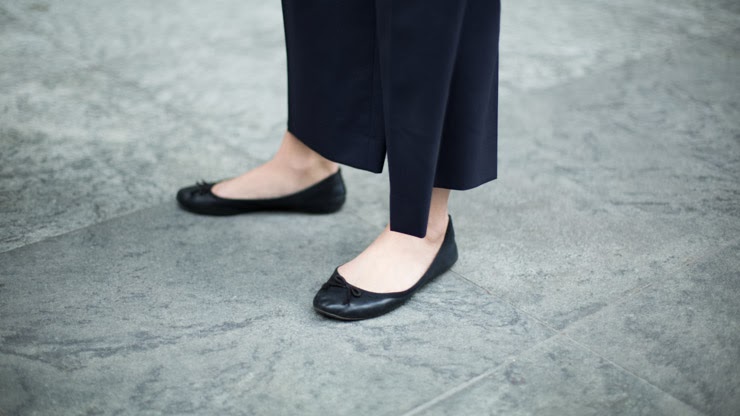 SHENTONISTA-Ally-Lawyer-Singapore-Top_Zara-Pants_Balenciaga-Shoes_J.Crew-Wallet_Agnes_B-Necklace_Sur_Les_Toits_de_Paris-January-10-2014-100114-UNIFORM-5