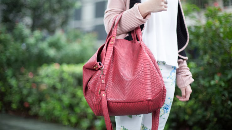 SHENTONISTA-Vanessa-Shipping_Executive-Singapore-Top_Hong_Kong-Cardigan_Sass_and_Bide-Necklace_Bangkok-Sandals_Taiwan-061213-UNIFORM-4