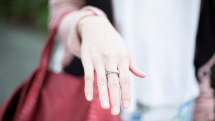 SHENTONISTA-Vanessa-Shipping_Executive-Singapore-Top_Hong_Kong-Cardigan_Sass_and_Bide-Necklace_Bangkok-Sandals_Taiwan-061213-UNIFORM-5