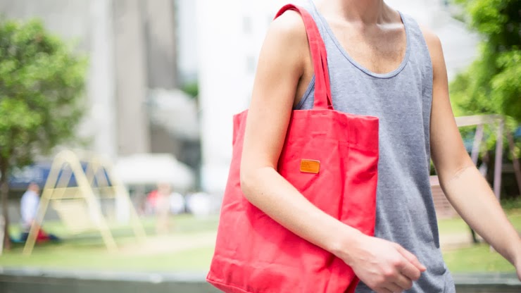 SHENTONISTA-Dan-Design_Director-UK-Top_American_Apparel-Shorts_Topman-Shoes_Nike-Bag_Albem-Chain_Folk-January-10-2014-100114-UNIFORM-6