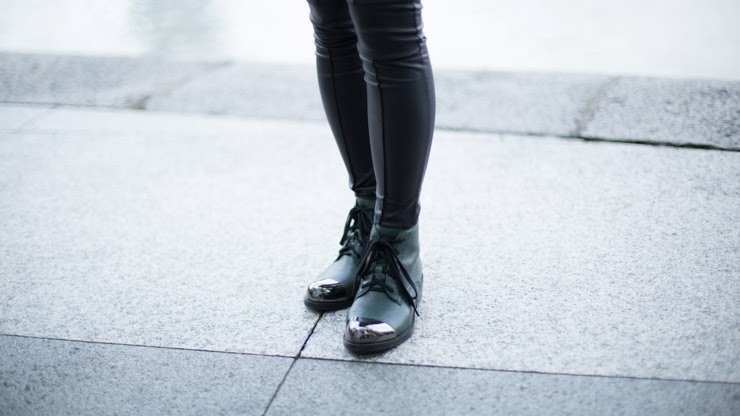 SHENTONISTA-Anne-Project_Manager-China-Sweater_HongKong-Tights_Shanghai-Boots_HongKong-Wallet_Gucci-Bracelet_BeiJing-January-14-2014-140114-UNIFORM-2