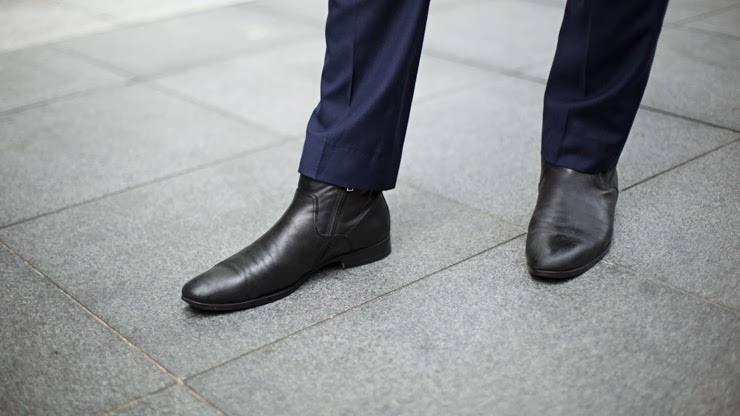 SHENTONISTA-Craig-Lawyer-Australia-Entire_Outfit_Tailored_In_China-Watch_Switzerland-January-14-2014-140114-UNIFORM-2