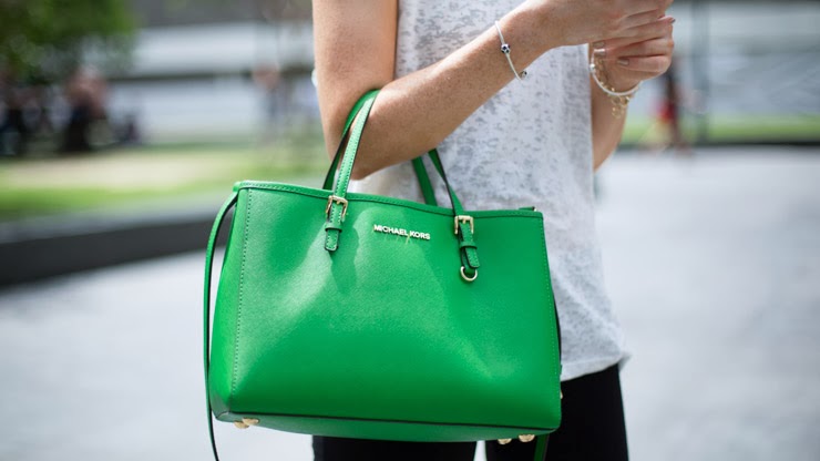 SHENTONISTA-Samantha-nil-UK-Top_Nike-Pants_Anniluce-Shoes_Nike-Bag_Michael_Kors-Bracelet_Pandora-January-14-2014-140114-UNIFORM-3