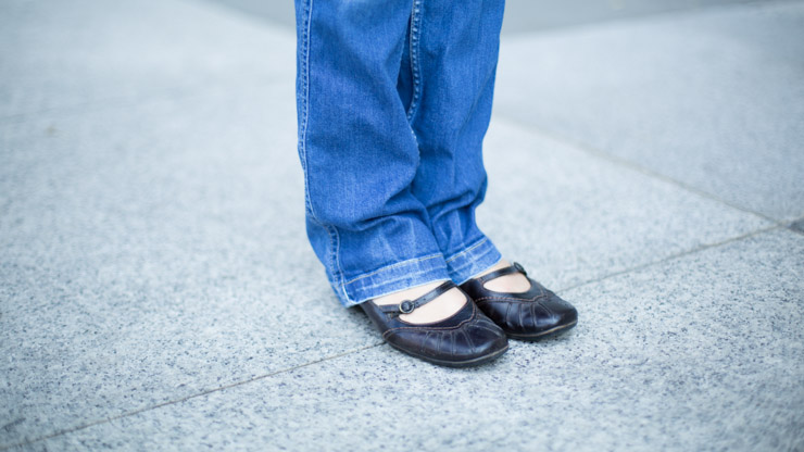 SHENTONISTA-Anna-Banking-Switzerland-Blouse_Massimo_Dutti-Sweater_Mango-Jeans_Pepe_Jeans-Shoes_Walder-Bag_Picard-Earrings_Gift-February-28-2014-280214-UNIFORM-2