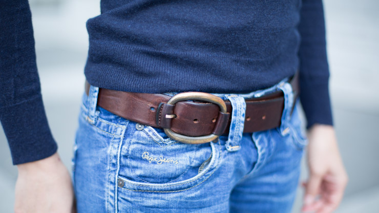 SHENTONISTA-Anna-Banking-Switzerland-Blouse_Massimo_Dutti-Sweater_Mango-Jeans_Pepe_Jeans-Shoes_Walder-Bag_Picard-Earrings_Gift-February-28-2014-280214-UNIFORM-3