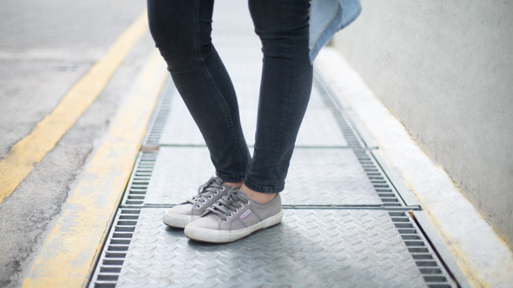 SHENTONISTA-Nichole-Graphic_Designer-Singapore-Top_Zara-Pants_Topshop-Necklace_Trifted_from_USA_Woven-Bracelets_made_by_boyfriend-Metal_bracelets_Gifts_from_Turkey-E2-80-9427-May-2-3