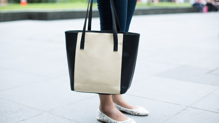 SHENTONISTA-Aqilah-Trading-Blazer_Adrianna_Ayariqa-Top_Uniqlo-Pants_Topshop-Shoes_H-26M-Bag_Q10-2B25-2BNovember-2B2014-251114-UNIFORM-2