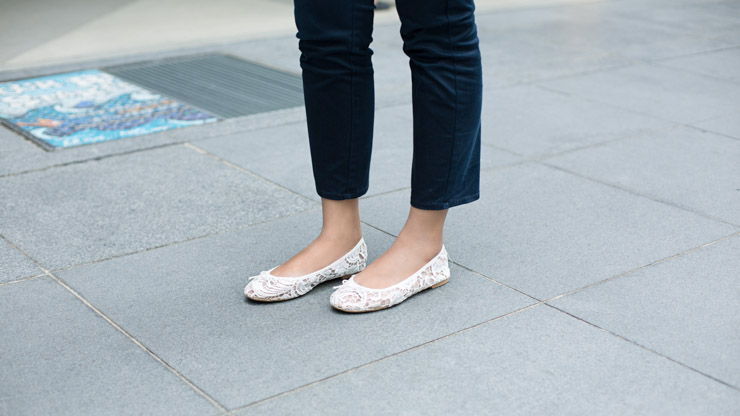 SHENTONISTA-Aqilah-Trading-Blazer_Adrianna_Ayariqa-Top_Uniqlo-Pants_Topshop-Shoes_H-26M-Bag_Q10-2B25-2BNovember-2B2014-251114-UNIFORM-4