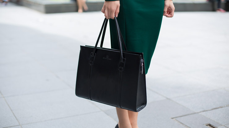 SHENTONISTA-Lian_Ting-China-Financial_Journalism-Dress_Zara-Shoes_Heatwave-Bag_Hiroshima-Sunnies_Charles_-26_Keith-080115-UNIFORM-2