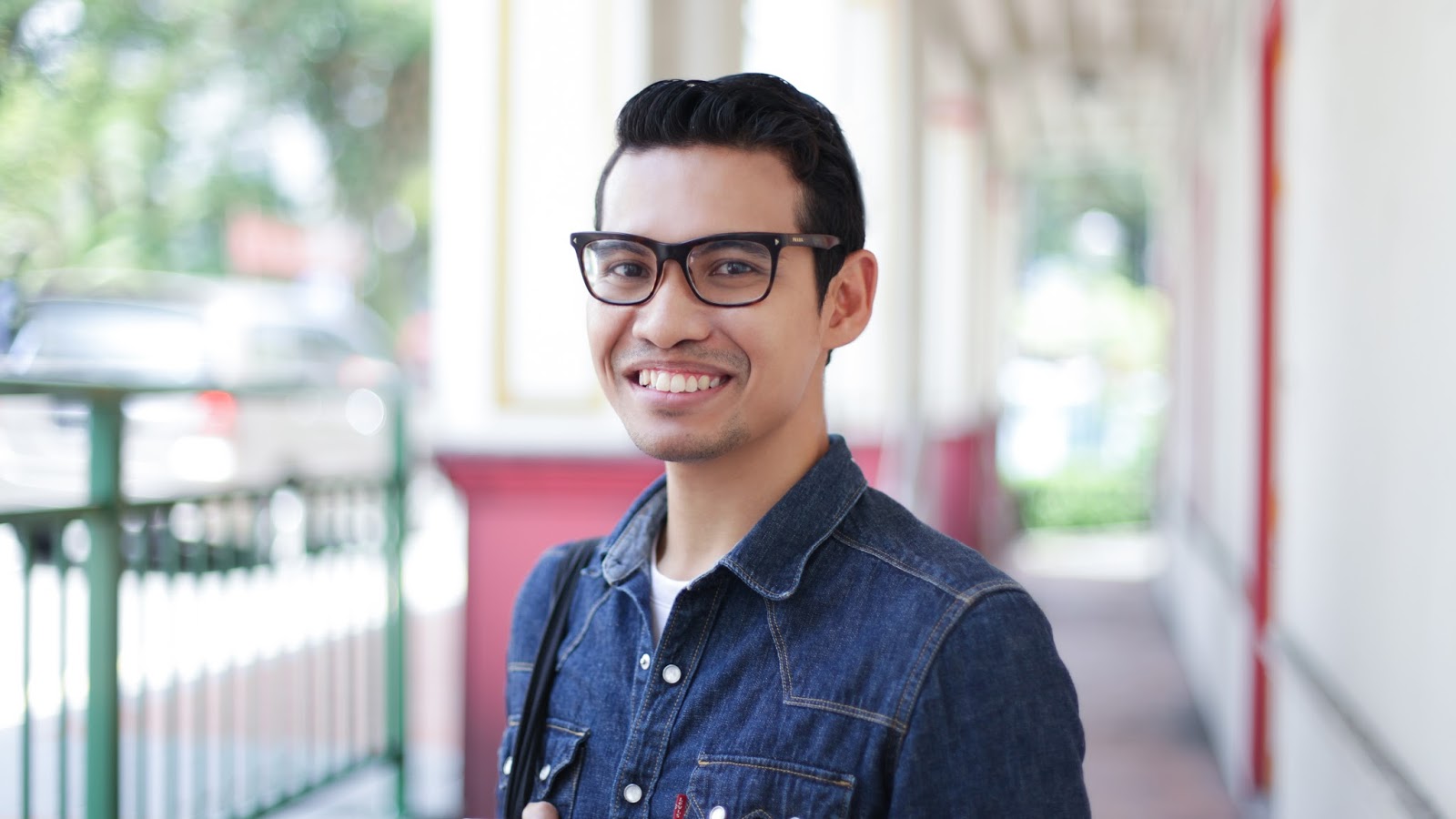 SHENTONISTA-Adib-Consultant-Singapore-Jacket_Levis-Top_Uniqlo-Pants_Levis-Shoes_Topshop-Bag_Design_Says_Hello-Watch_Swatch-Glasses_Prada-16-August-2014-160814