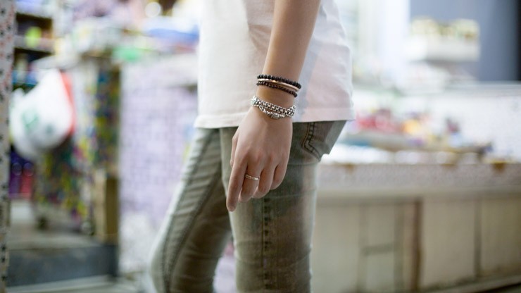 SHENTONISTA-Rebecca-Singapore-Entertainment-Shirt_Cotton_On-Jeans_Djozchen-Hat_Vans-Shoes_Palladium-Bracelets_Buddha_To_Buddha-Watch_Cartier-230415-UNIFORM-2