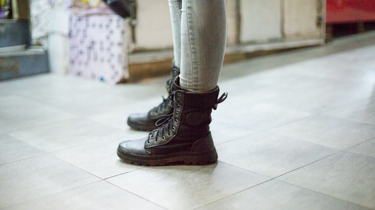 SHENTONISTA-Rebecca-Singapore-Entertainment-Shirt_Cotton_On-Jeans_Djozchen-Hat_Vans-Shoes_Palladium-Bracelets_Buddha_To_Buddha-Watch_Cartier-230415-UNIFORM-3