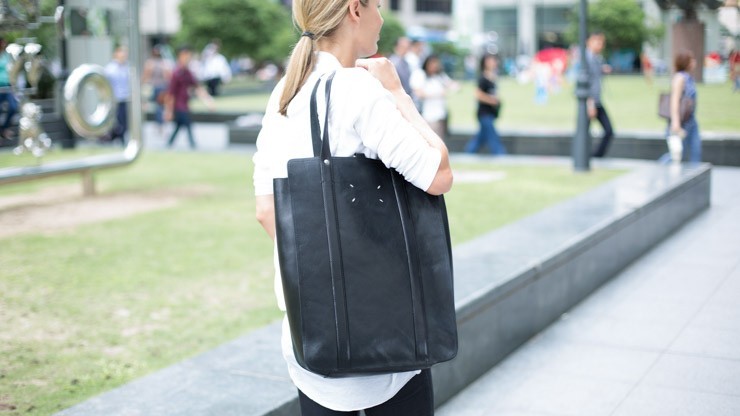 SHENTONISTA-Amanda-Designer-Shoes_Zimmerman-Jeans_Banana_Republic-Top_Helmut_Lang-Bag_Margiela-Ring_Heirloom-080515-UNIFORM-2