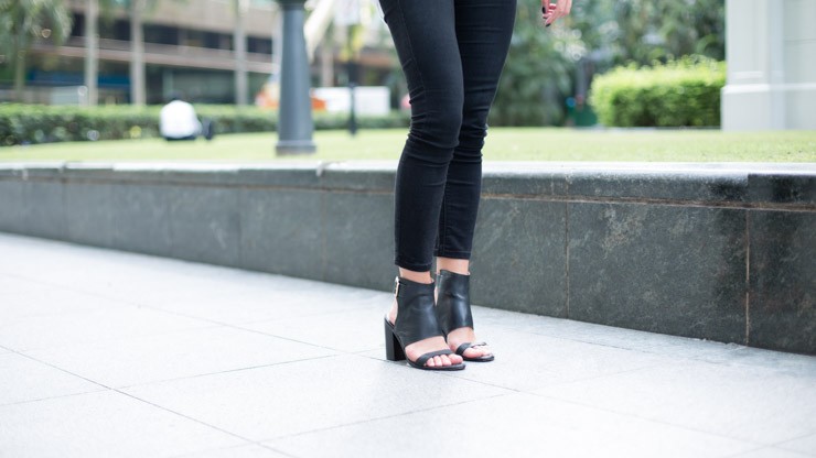 SHENTONISTA-Amanda-Designer-Shoes_Zimmerman-Jeans_Banana_Republic-Top_Helmut_Lang-Bag_Margiela-Ring_Heirloom-080515-UNIFORM-4