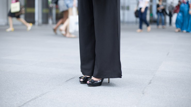 SHENTONISTA-Inez-Singapore-Banking-Top_Bangkok-Pants_Bangkok-Shoes_Salvatore_Ferragamo-Bag_Celine-Cuff_Hermes-030715-UNIFORM-4