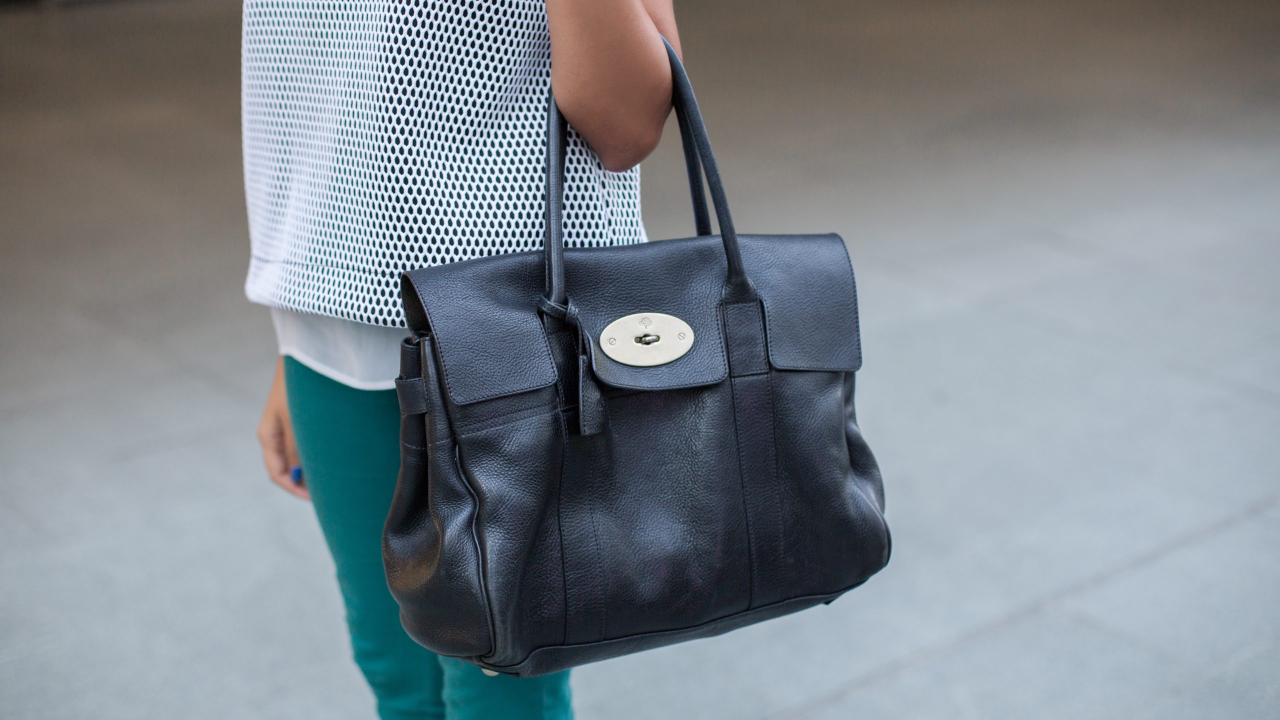 SHENTONISTA-Trisha-Singapore-Advertising-Top_Banana_Republic-Pants_Uniqlo-Shoes_BCBG-Bag_Mulberry-21082015-UNIFORM-3