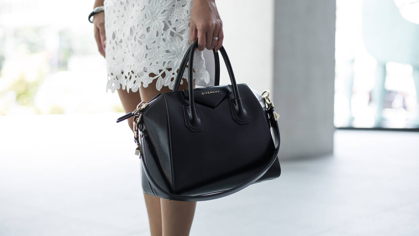 SHENTONISTA-Bernadine-Media-Dress_GG5-Bag_Givenchy-Sandals_Nine_West-Sunglasses_Tom_Ford-08102015-UNIFORM-31