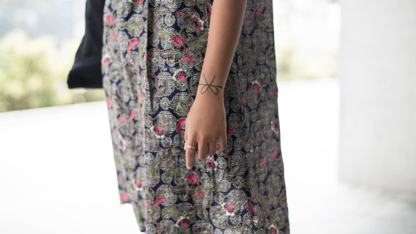 SHENTONISTA-Annabelle-Singapore-Publishing-Dress_Chinatown-Shoes_F-Troupe-Sunglasses_Miu_Miu-Bag_Analog_Vault-23102015-UNIFORM-3