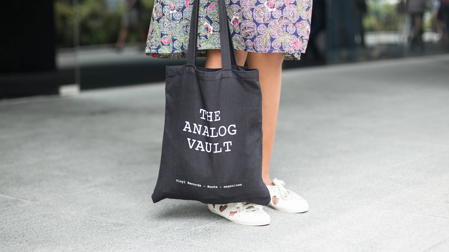 SHENTONISTA-Annabelle-Singapore-Publishing-Dress_Chinatown-Shoes_F-Troupe-Sunglasses_Miu_Miu-Bag_Analog_Vault-23102015-UNIFORM-4