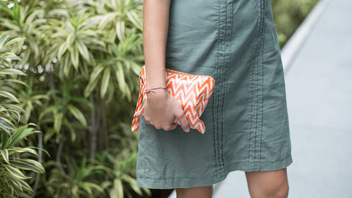 SHENTONISTA-Crystal-Marketing_Technology-Dress_Vietnam-Clutch_Vamastyle-Slippers_Havaianas-Sunglasses_Aldo-08102015-UNIFORM-3