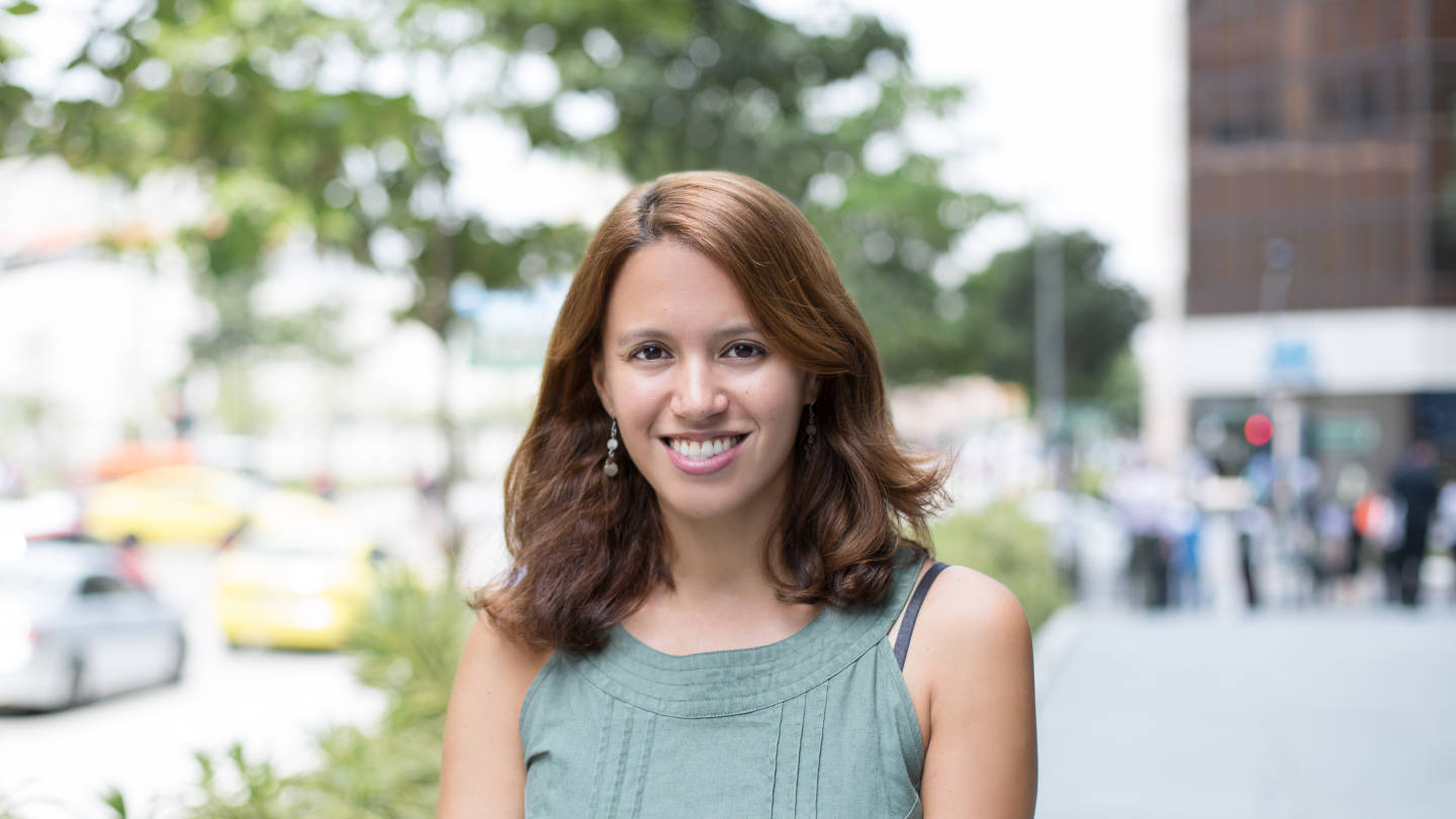 SHENTONISTA-Crystal-Marketing_Technology-Dress_Vietnam-Clutch_Vamastyle-Slippers_Havaianas-Sunglasses_Aldo-08102015-UNIFORM-4