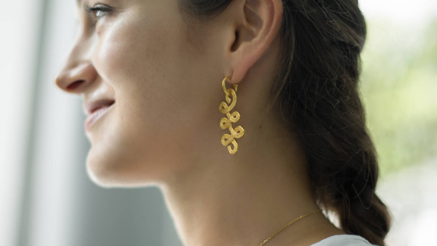 Lucia-Costa_Rica-Writer_Yoga_Teacher-Top_Zara-Shorts_Quarzia_Bali-Bag_Coach-Hand_Jewelry_N.A.CANU-Shoes_J.Crew-Necklace_Satya-27112015-3