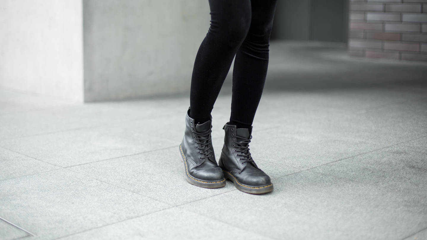 Nadia-Singapore-Model-Top_Tobi-Pants_Black_Milk-Boots_Dr.Martens-Watch_Daniel_Wellington-Sunglasses_Sunny_Studio-Bag_East_Pak-27112015-4