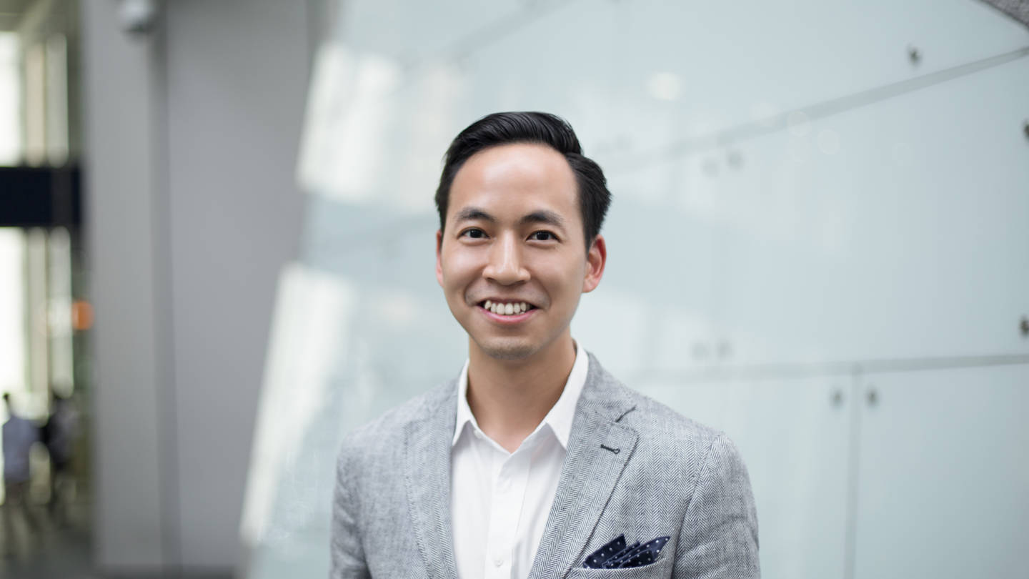 Nicholas-Singapore-IT-Blazer_Massimo_Dutti-Shirt_Uniqlo-Shoes_Florsheim-Bag_Filson-Watch_Omega-Pocket_Square_Tiebar-04122015-7