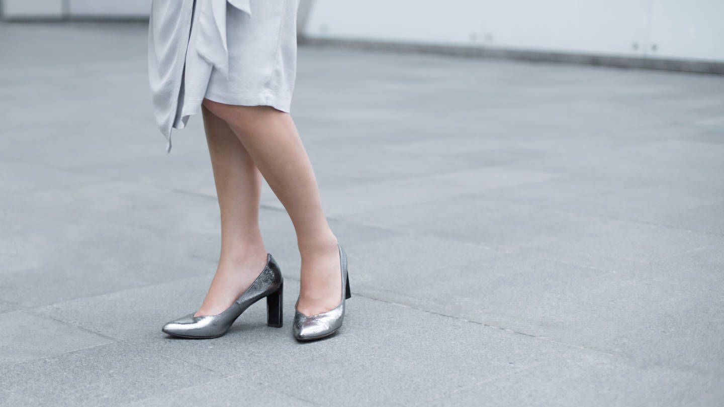 SHENTONISTA-Oyuna-Russian-Finance-Dress_DKNY-Shoes_Marc_Jacobs-Bag_Furla-13112015-UNIFORM-21