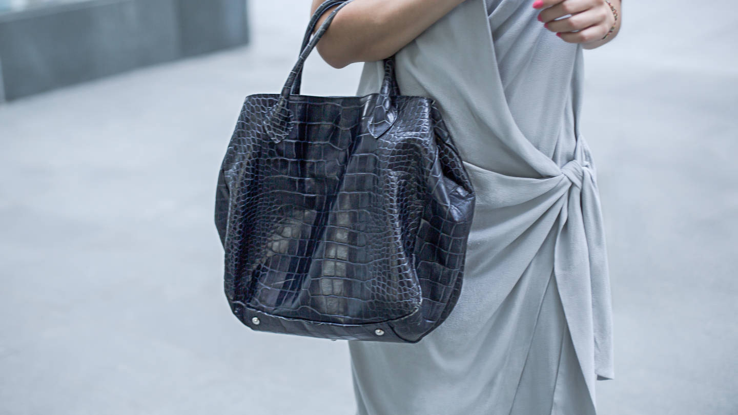 SHENTONISTA-Oyuna-Russian-Finance-Dress_DKNY-Shoes_Marc_Jacobs-Bag_Furla-13112015-UNIFORM-31