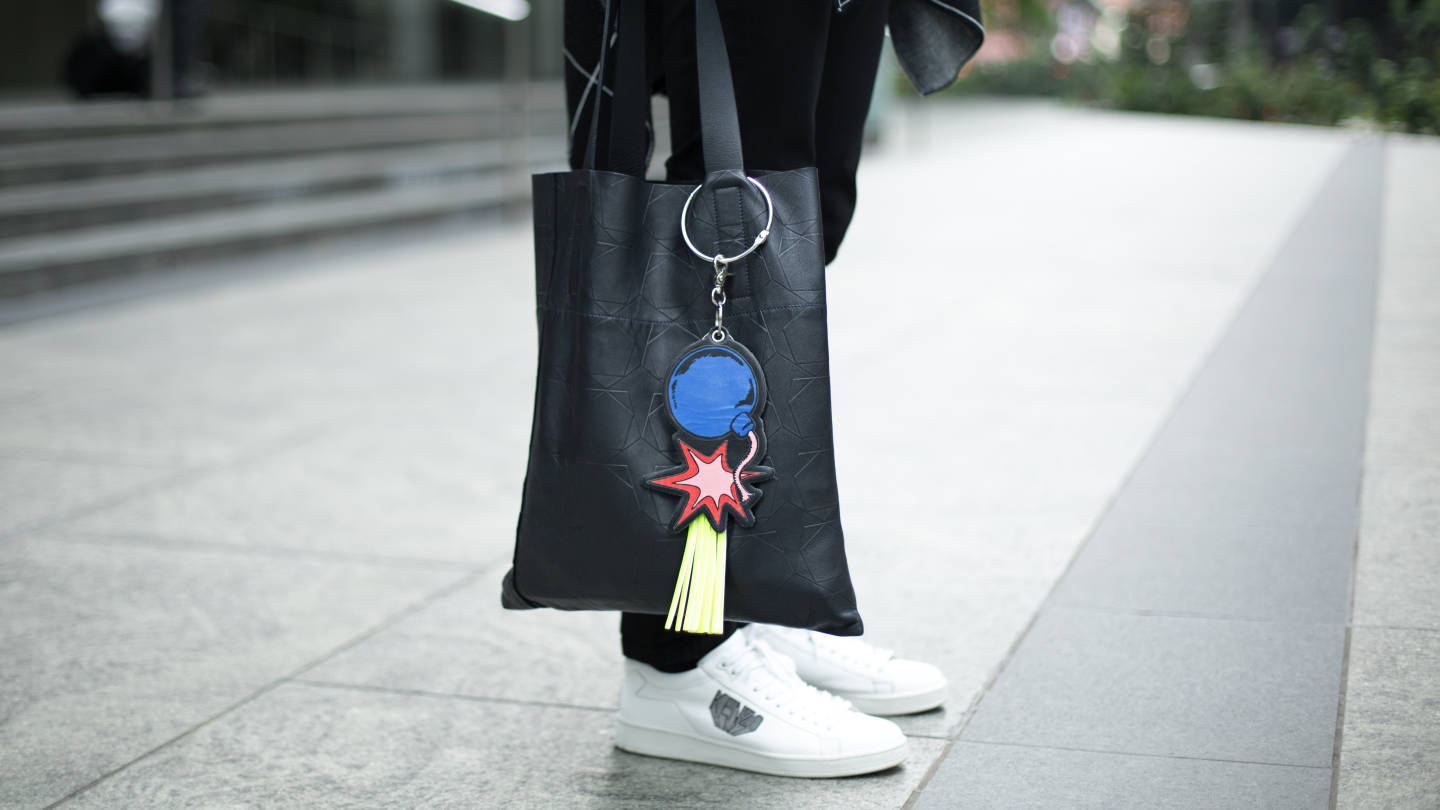 SHENTONISTA-Wilber-Singapore-Publication-Coat_Topman_Design-Shirt_Topman-Pants_Ermenegildo_Zegna-Shoes_Kenzo-Watch_Dolce__Gabanna-Ring_Thomas_Sabo-Bracelet_Alexander_McQueen-131120-2