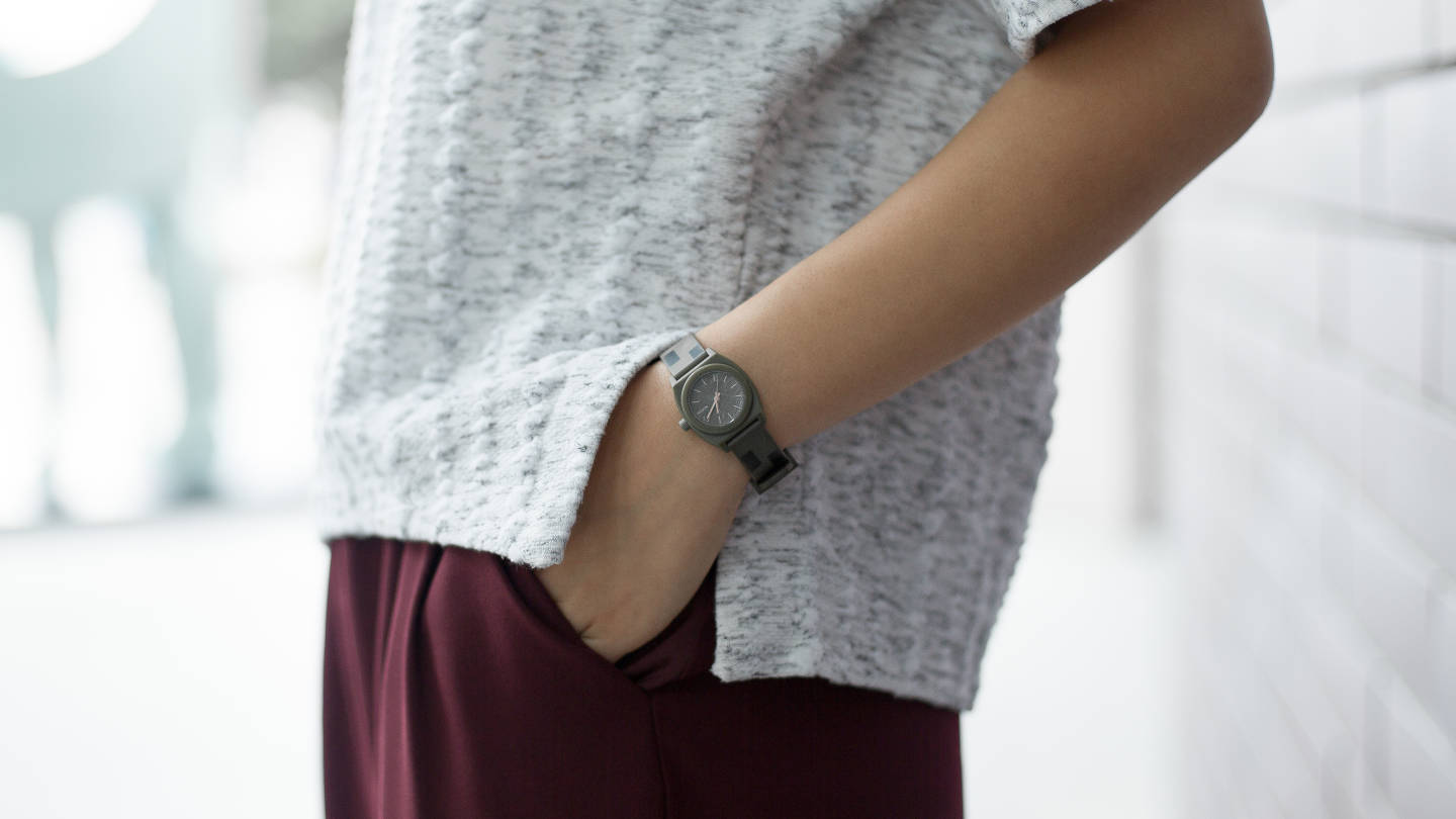 Hui_Li-Singapore-FB-Top_Zara-Pants_Topshop-Shoes_Spain-Watch_Nixon-Earrings_UK-15122015-2